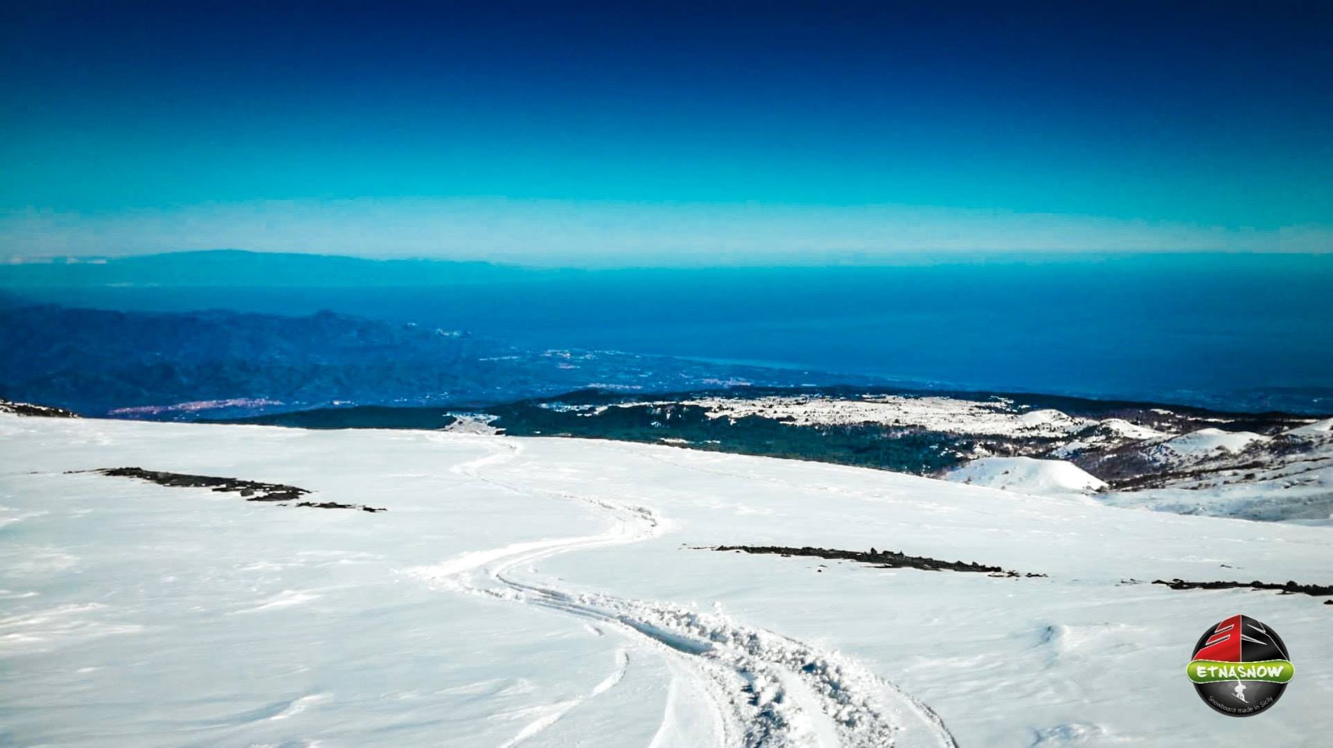 La vista del Etna cubierto de nieve en el lado norte - Invierno 2019