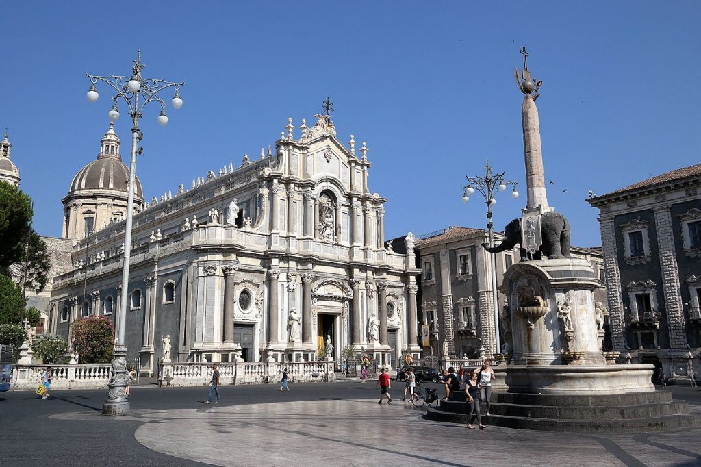 La Piazza Duomo es la plaza más hermosa de Sicilia.